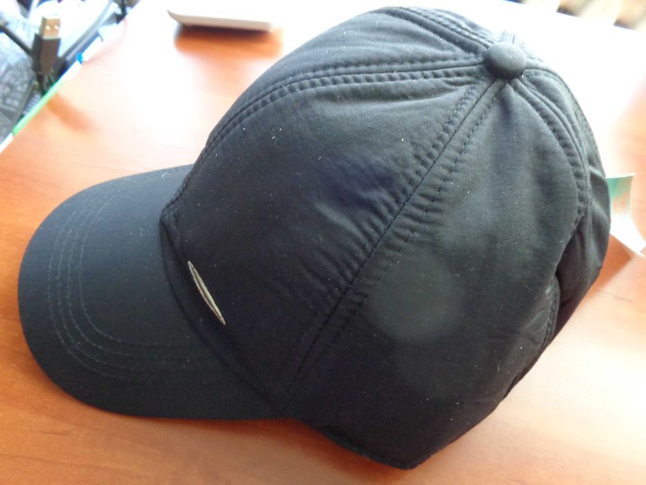 czapka czarna nowa z nausznikami 57 - 58cm, z delikatna ozdobą