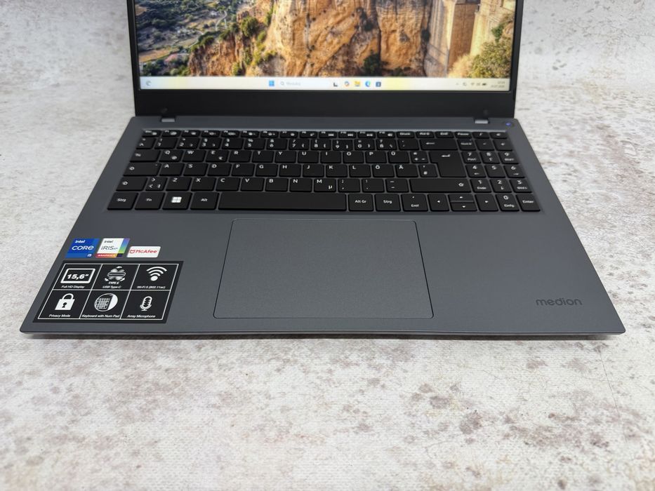Medion Akoya / i5-1235U 4.4 GHz 10R/12W / 16GB DDR4 / 512SSD / Iris Xe / 15.6FHD / W11