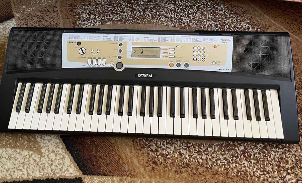 Професійний синтезатор psr-R200