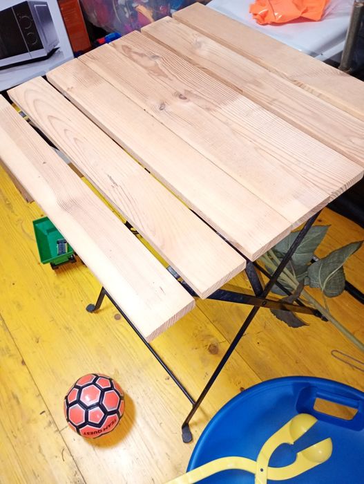 Mesa de campismo (desmontável).