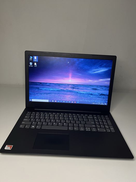 Portátil, Lenovo 8 GB RAM, Placa gráfica 505 MB, 447 GB Armazenamento.