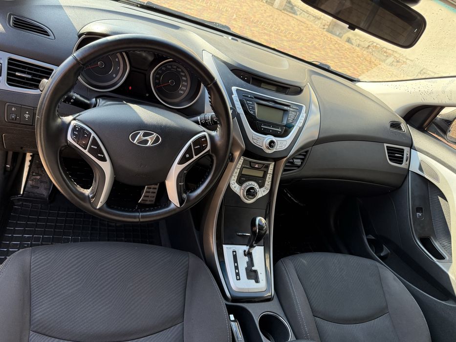 Hyundai Elantra 2012