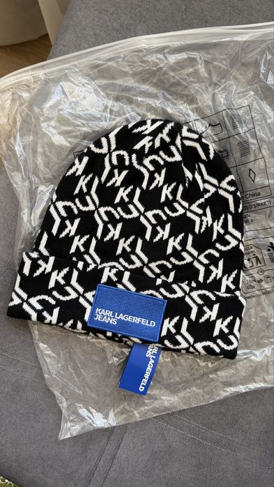 Продам зимнюю шапку Karl Lagerfeld оригинал