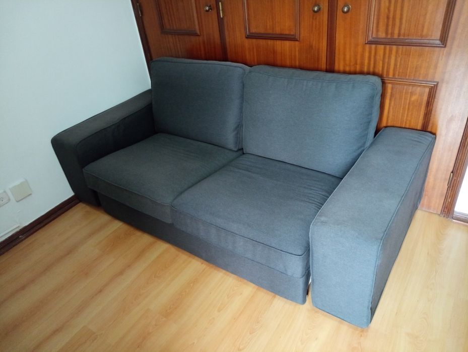 Sofá de dois lugares IKEA