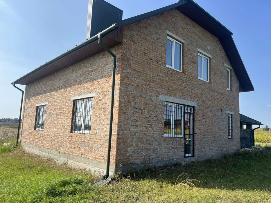 Продається великий будинок с. Чернихівці.