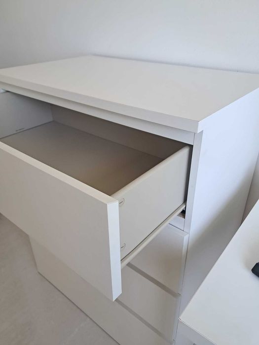 Cómoda IKEA MALM branca 4 gavetas – bom estado