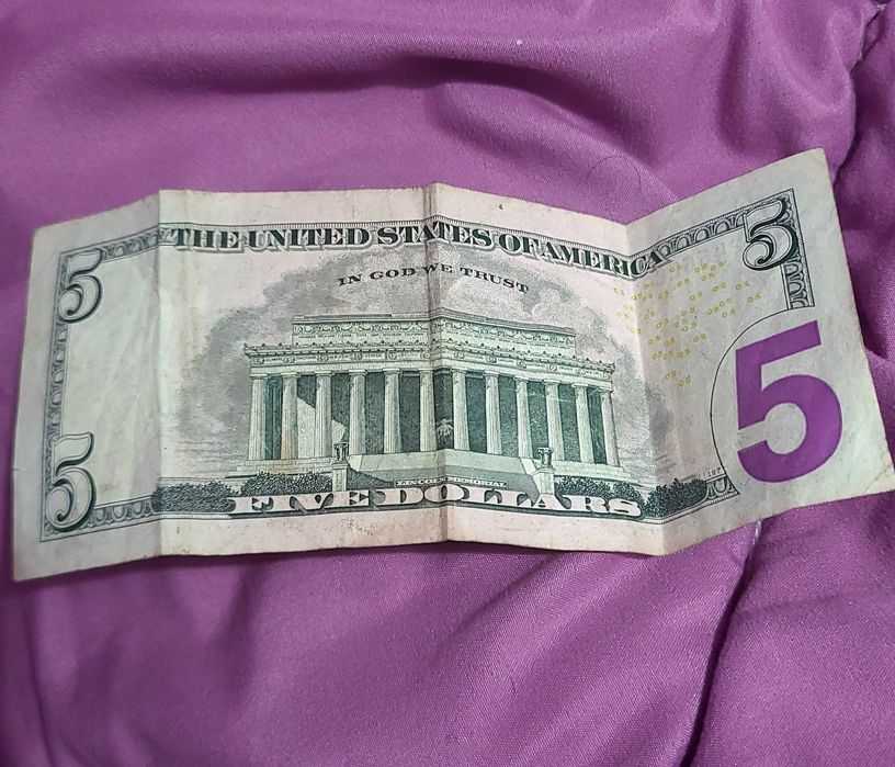 5 Dólares americanos