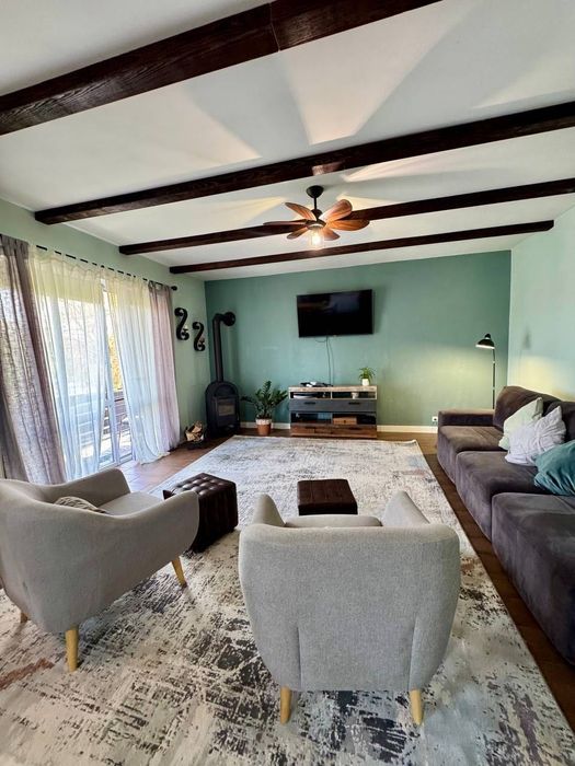 Продаж двоповерхового будинка з ремонтом та меблями