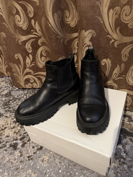 Шкіряні челсі ботінки 39 р