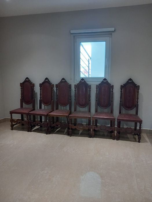 Cadeiras de jantar clássicas