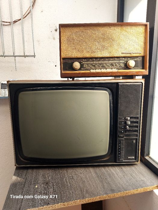 Televisão e rádio antigos