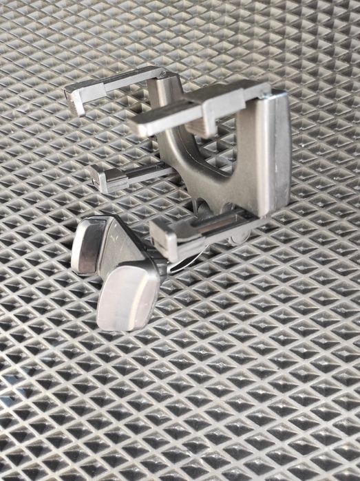 Автотримачі телефонів