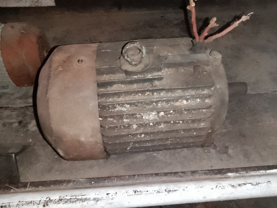 Продам електро двигун 220/380 v