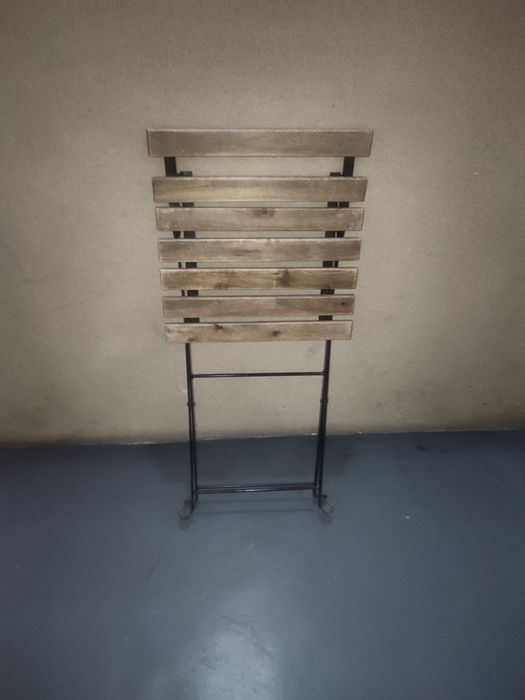 Mesa e 5 cadeiras desdobráveis