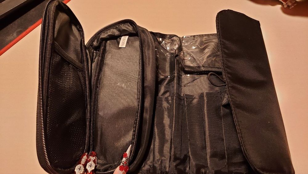 Косметичка чёрная