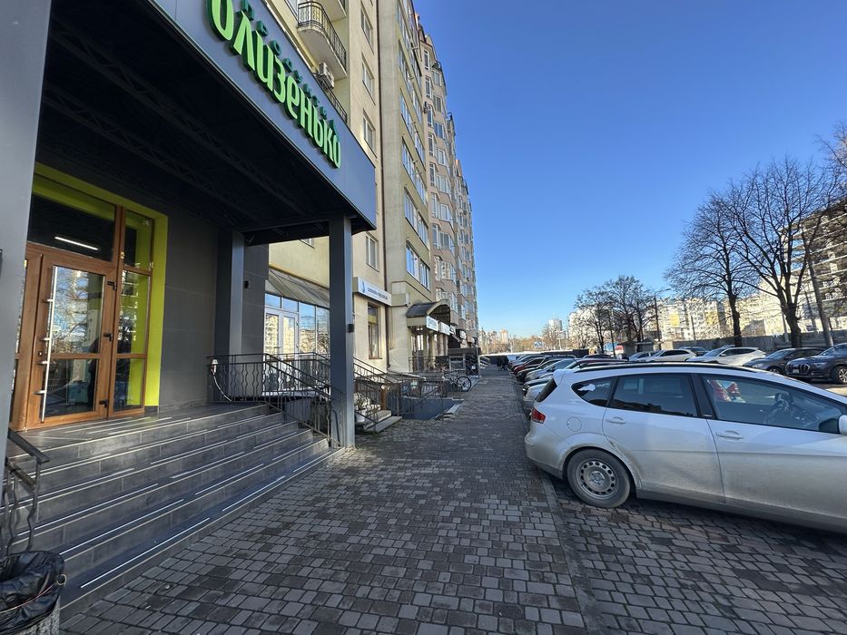 Продається цокольне приміщення по вул. Галицька 160м2