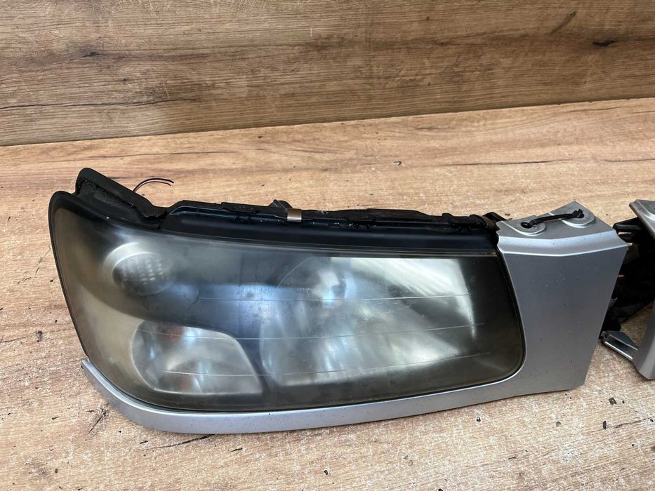 Lampa/reflektor przedni lewy prawy Subaru Forester II