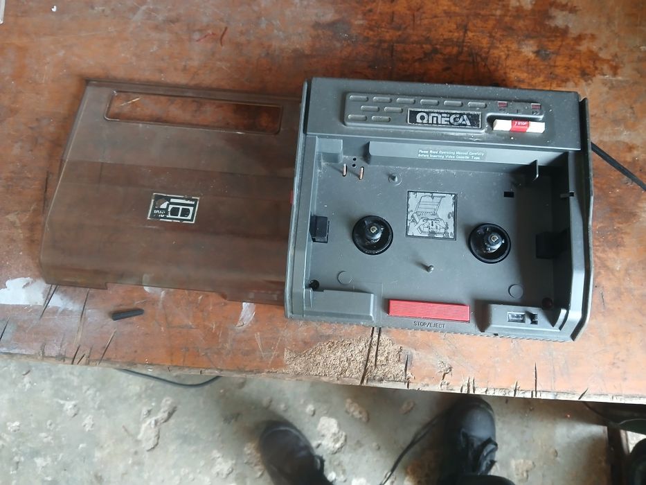 Trata-se de um rebobinador de cassetes