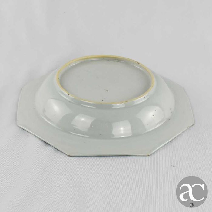 Prato fundo octogonal, porcelana da China período Qianlong, séc. XVIII