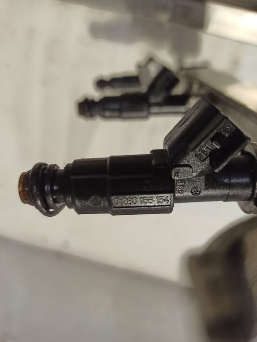 Форсунка 0280156154 паливна рампа рейка 1.6 1.8 2.0 Ford Volvo Mazda