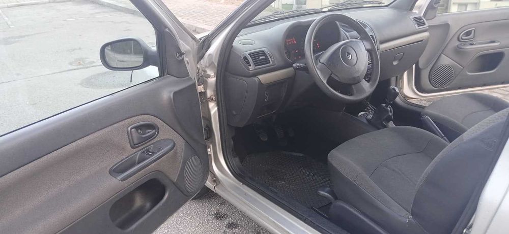 Vendo Comercial Renault Clio 1.5 DCI