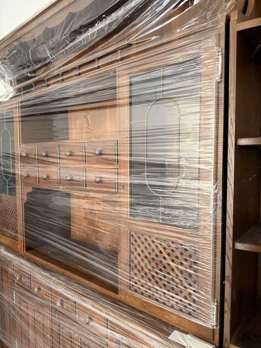 Móvel de Sala em Madeira com Vitrine - Usado