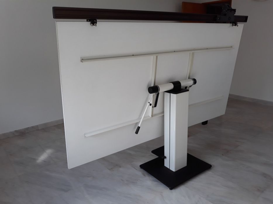 Estirador profissional Neolt Poker com réguas Mutoh