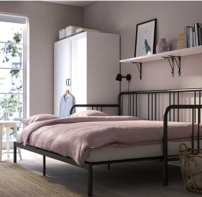 Sofá-cama em metal, preto da IKEA em excelente estado