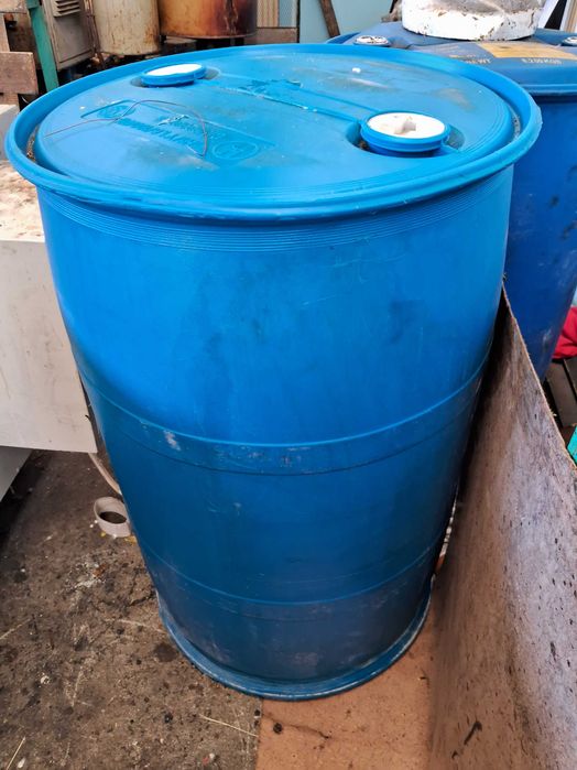 Продам бочку пластикову.