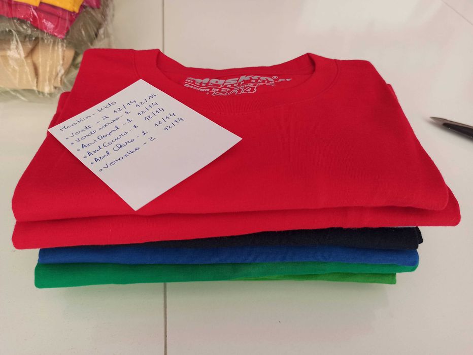 Pack com 49 T-Shirts novas, prontas para personalizar.