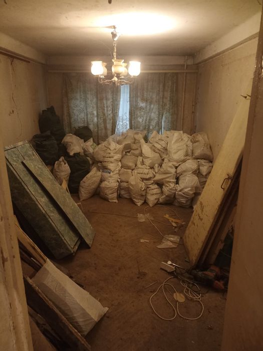 Демонтаж стяжки ,плитки ,шпалер Підготовка квартир під ремонт ,
Демон