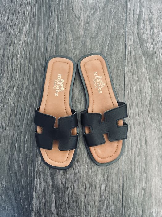 Klapki Hermes Oran czarne ze skóry naturalnej skórzane 38