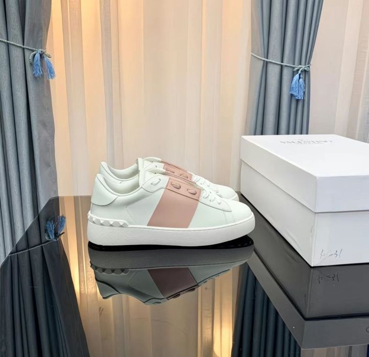 Кросівки Valentino