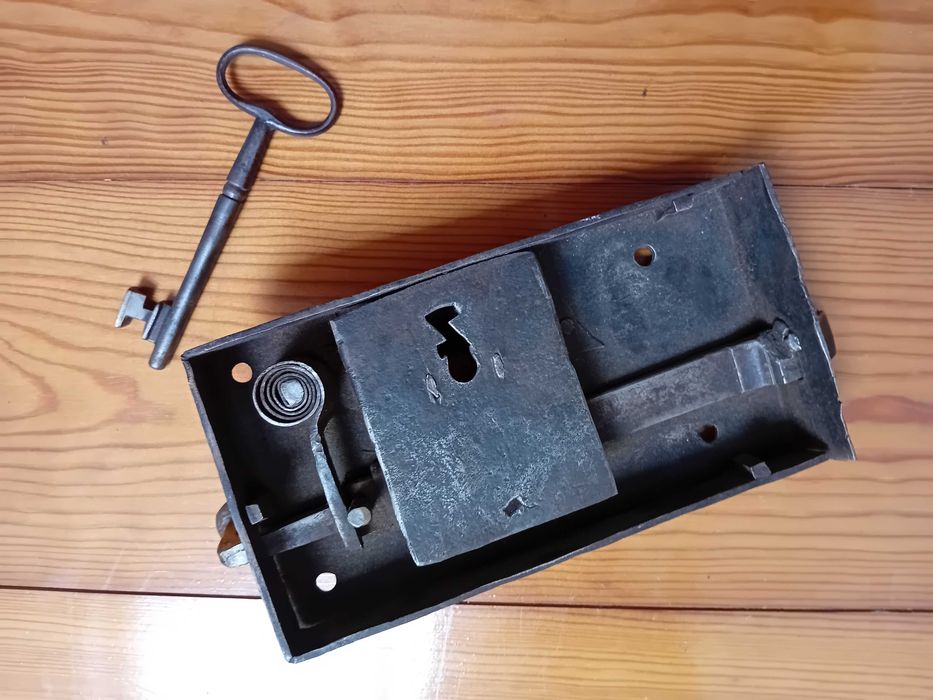 Fechaduras muito antigas centenárias