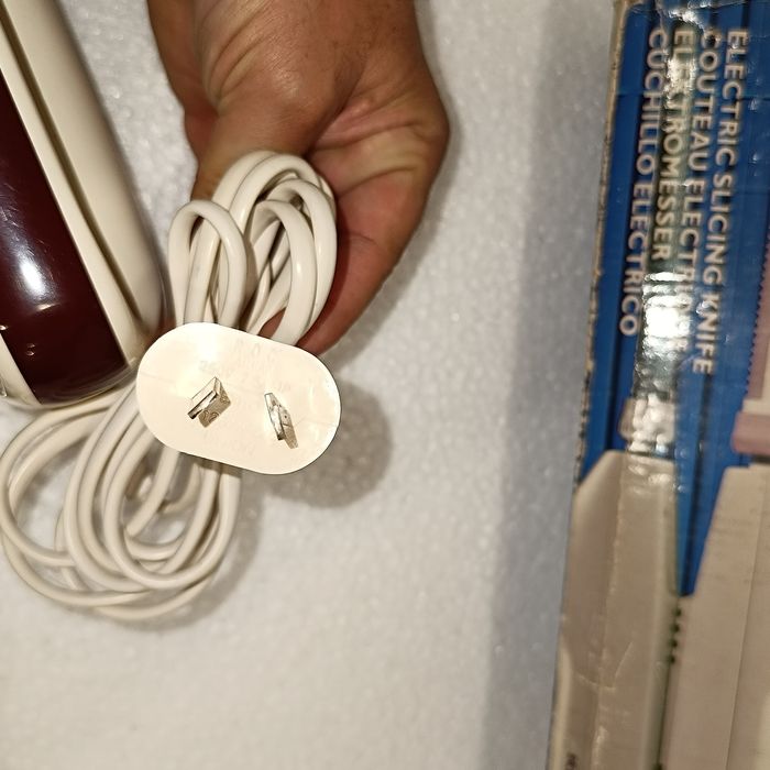 Faca Elétrica Kenwood A1012 com Caixa Usada Bom estado Funcional