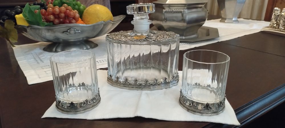 Conjunto de whisky com detalhes de prata