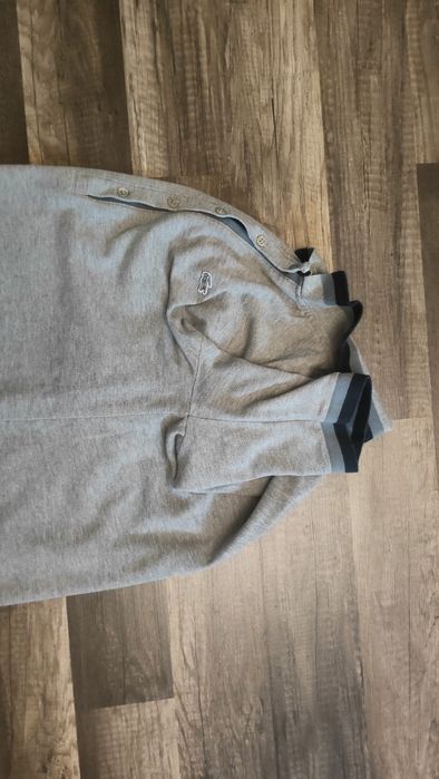 świetna sukienka Lacoste