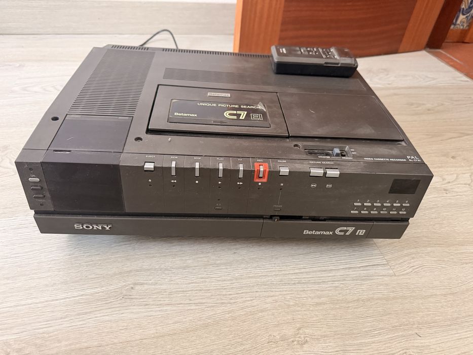 Sony Betamax SL-C7EI + Comando Original RMT-200 – Para Reparação