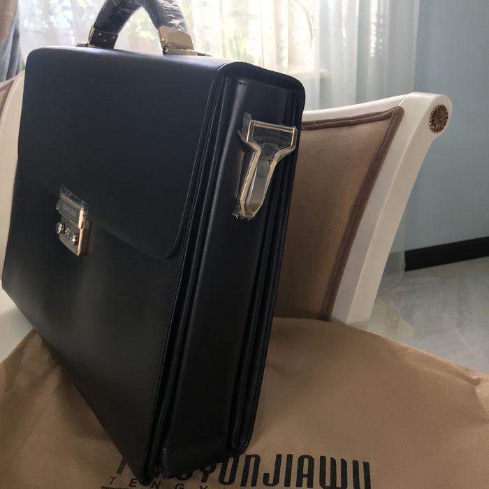 Портфель деловой кожаный