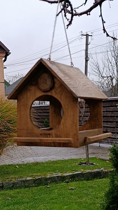 Годівничка для пташок.