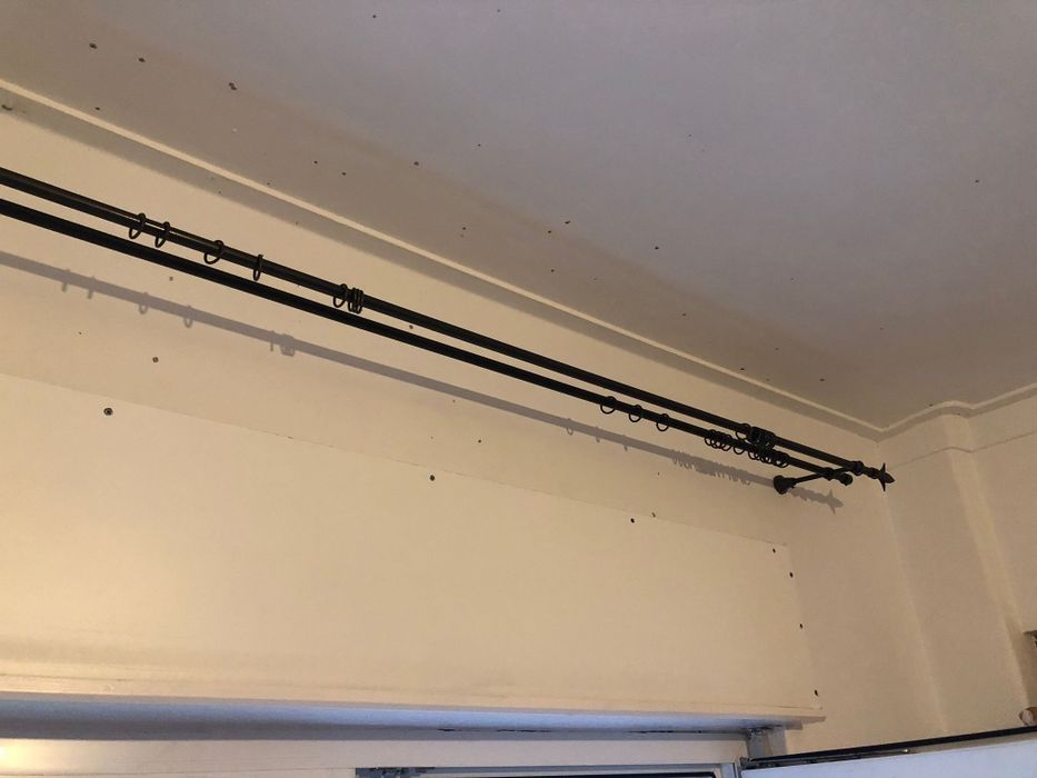 Varão para cortinados.