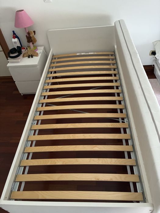 Cama Individual Branca 90x200 cm – Excelente Estado (Sem Colchão)