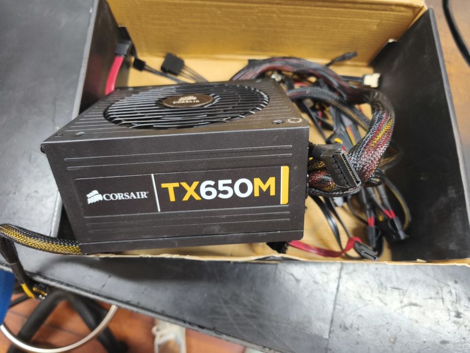Fonte Alimentação TX650M Corsair