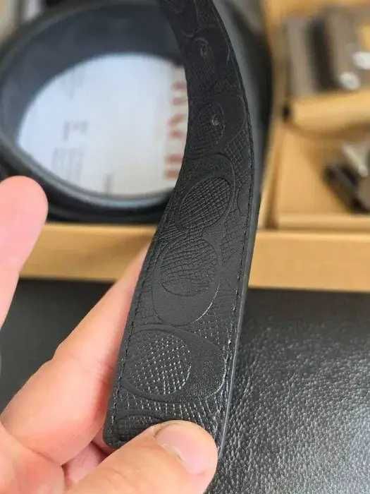 В наявності шкіряний ремінь з двума пряжками Коуч Coach срий/чорний