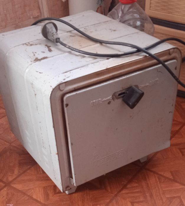 Стол кухонный продам