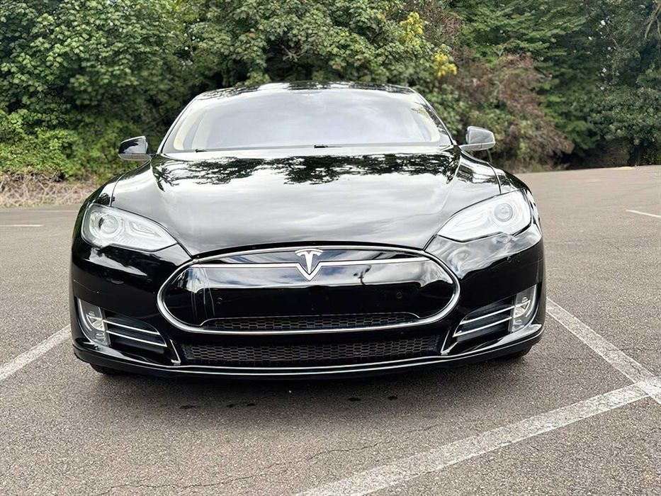 Tesla Model S      2015