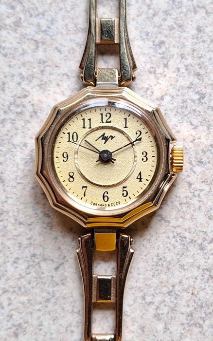 Damski zegarek pozłacany "Łucz" ZSRR