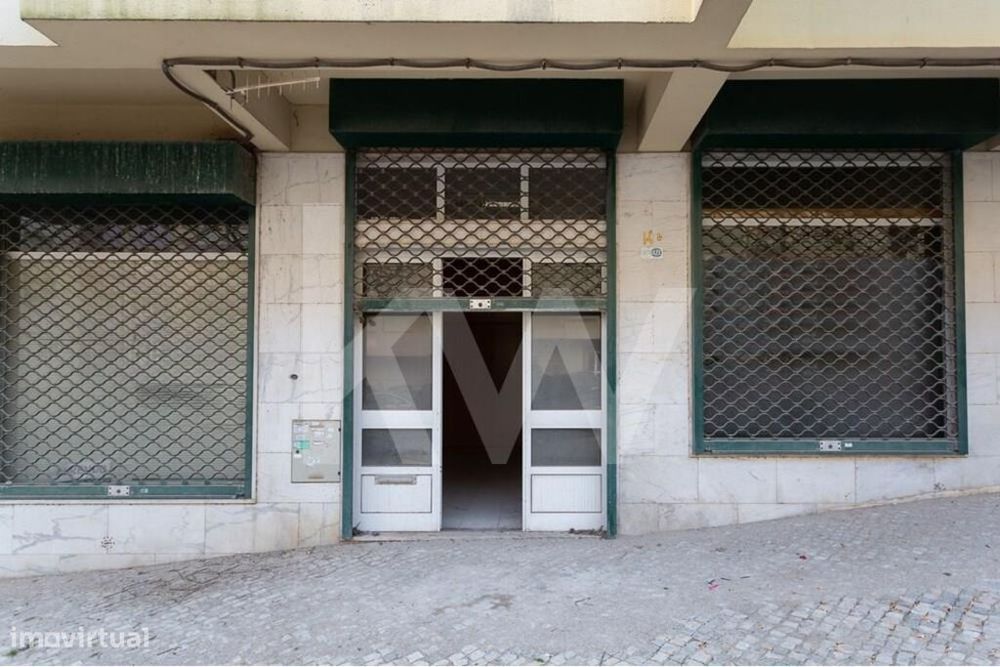 Excelente loja para Venda em Monte Abraão