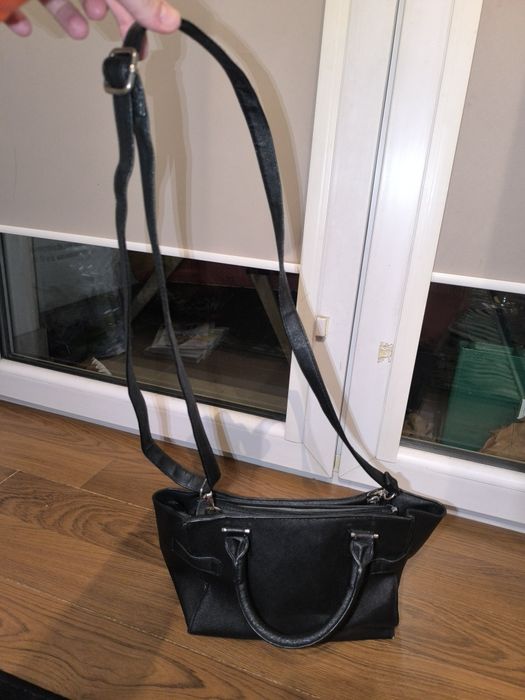 Torebka czarna z ramiączkiem