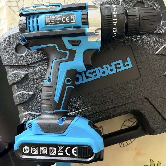 Screwdriver with Hammer Function and Accessories479419599559086083